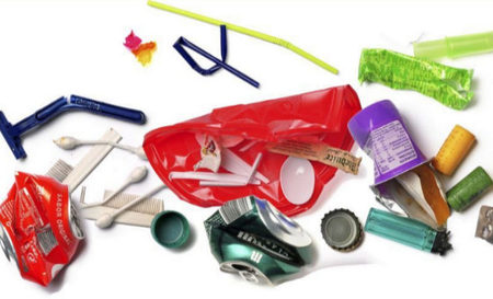 Os efectos da ' plastiesfera': en 2050 o plástico do mar pesará máis que todos os peixes