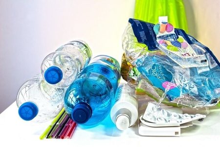 España xa recicla máis plástico do que deposita en vertedoiros, segundo datos de Cicloplast